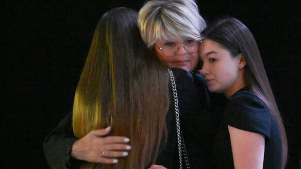 Хабенский, Миронов, Шахназаров: кто пришел на прощание с Алентовой