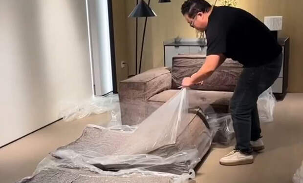 Китайцы придумали диван, которые не занимают места: выглядит как обычный, но его можно сдуть