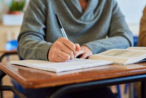 В ОП предупредили о росте мошеннических атак на школьников перед экзаменами