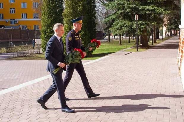 Директор ФССП России почтил память героев Смоленщины