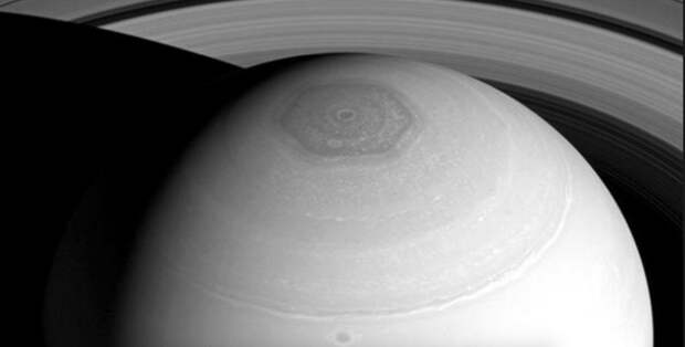 Шестигранник на Сатурне.