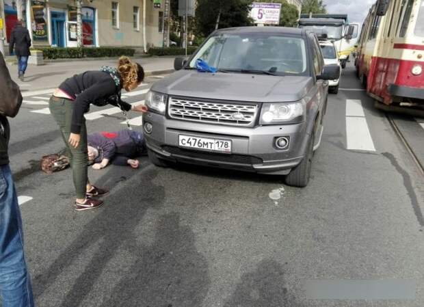 Главная забота дамы за рулем сбившей пешехода авто, дура, фото