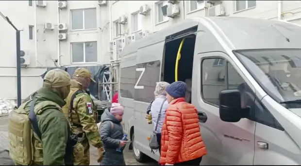 Из Изюма в Россию эвакуировали первых беженцев