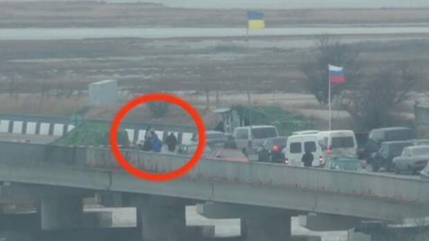 СБУ опубликовала видео похищения российских военных из Крыма СБУ опубликовала видео похищения российских военных из Крыма