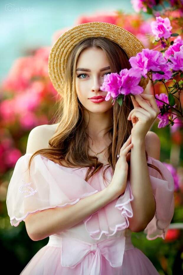 В мире красивых девушек 3  http://kaleidoscopelive.ru/planeta/v_mire_krasivyh_devushek_3/