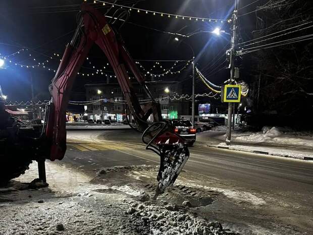 В Рязани убрали опасную наледь с колодцев в районе площади Свободы