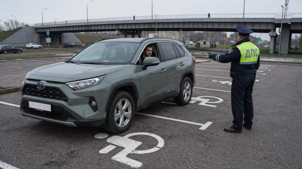 ГАИ разъяснила: разметка «инвалид» без дорожного знака не запрещает парковку