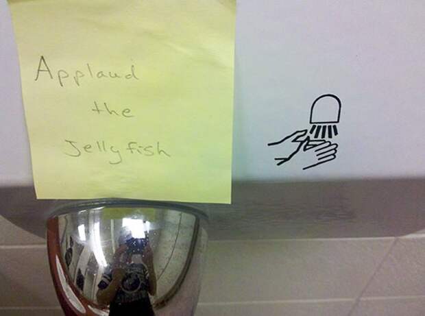 15 забавных актов вандализма, обнаруженных в общественных туалетах изображение 9