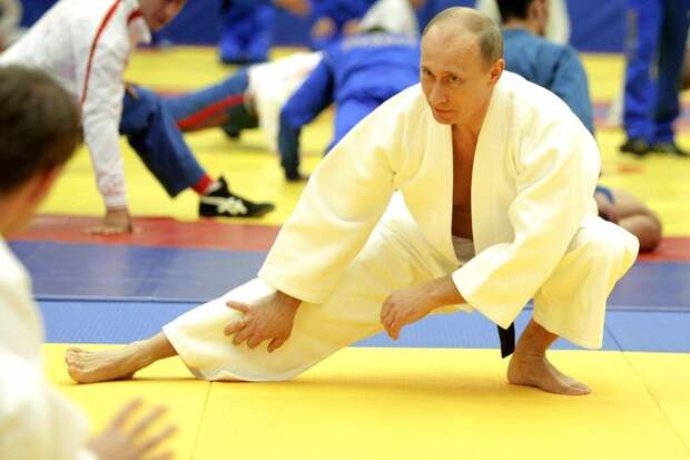 Путин на ковре и под ковром. С кем происходит его подлинная схватка?