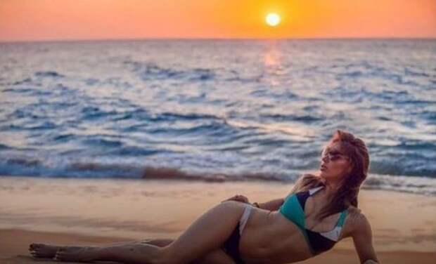 Чиновница из Томска привлекла к себе внимание устрицами, курортами и фото в купальнике (7 фото)