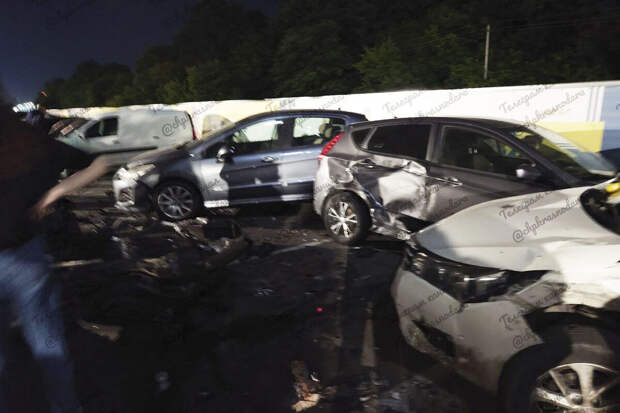 В Краснодаре водитель Hyundai врезался в восемь автомобилей