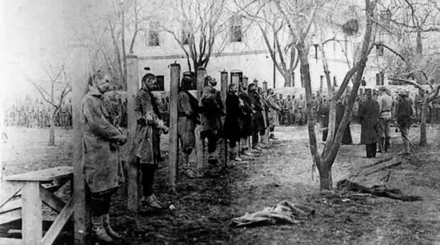 Hanging_of_Serbs_in_Trebinje,_August_1914.jpg Hanging_of_Serbs_in_Trebinje,_August_1914.jpg