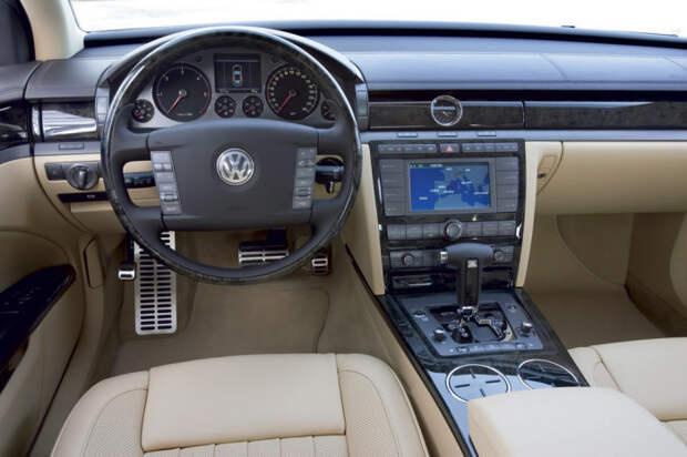 Роскошный салон Volkswagen Phaeton.