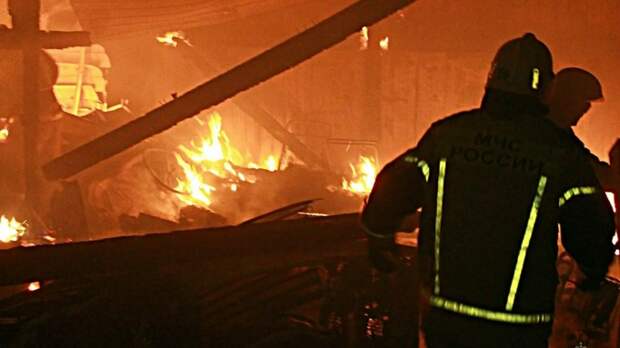 В Алтайском крае в сгоревшем доме нашли мертвыми мужчину и женщину