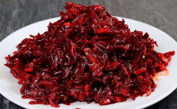 Лучший салат из обычной свеклы. Просто добавьте жареный лук и вкус будет на другом уровне