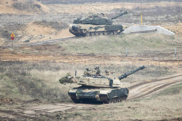 Бракованные африканские снаряды, "жестяные" танки: Чем приходится воевать Украине