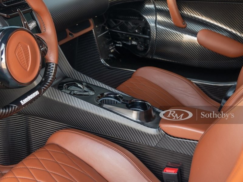 Редкий Koenigsegg Regera 2019 года с крутыми опциями отправляется на аукцион