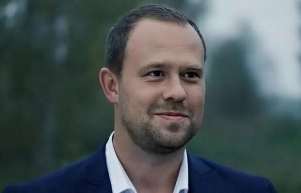 «Не встретил ту женщину»: почему 46-летний Кирилл Плетнёв пережил два развода и борется с паникой