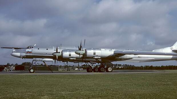 МО РФ сообщило о маневрах бомбардировщиков Ту-95МС над нейтральными водами Японского моря