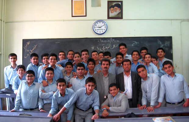 Иран переводит с 21 апреля все школы на дистанционное обучение