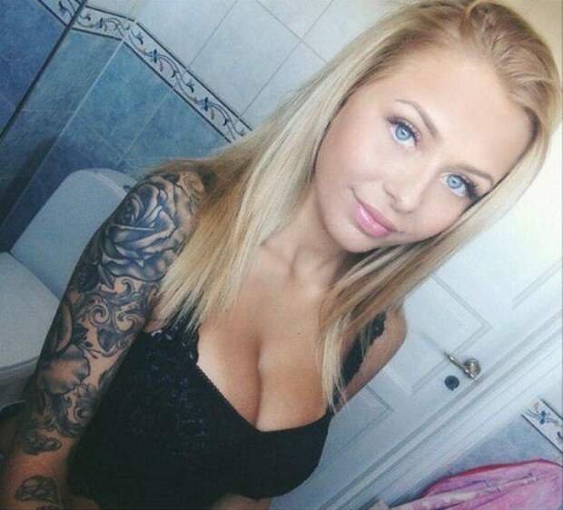 Hot girls with tattoos are a killer combination (26 Photos)