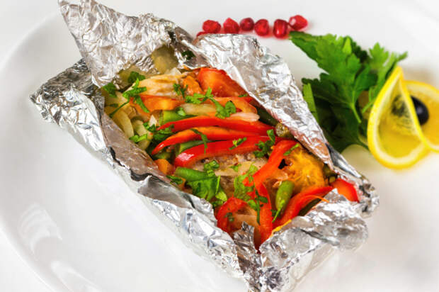 Филе минтая, запечённое в фольге, получается очень вкусным, сохраняя все ароматы и полезные свойства. Филе минтая, запечённое в фольге, получается очень вкусным, сохраняя все ароматы и полезные свойства.