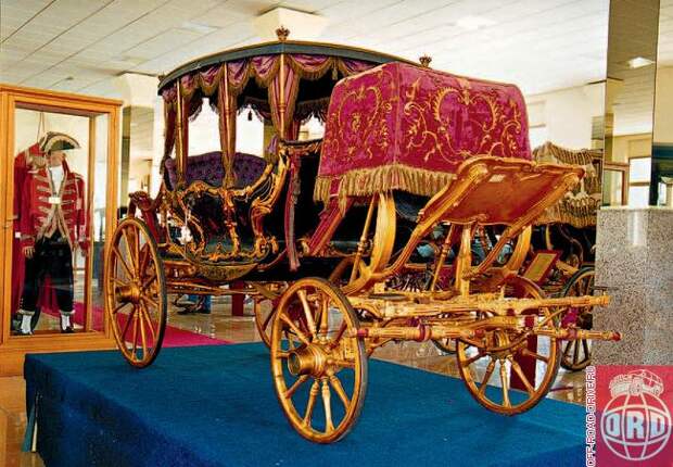 В музее также находится превосходная коллекция карет. Среди них – детский экипаж принца Неаполитанского, будущего короля Виктора Эммануила III. 1870 год.