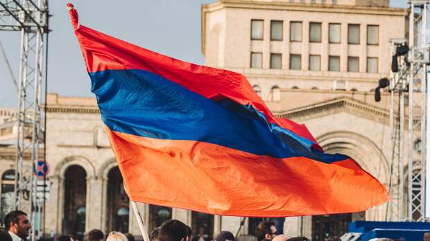 Брат премьер-министра Армении Пашиняна пострадал в ДТП на окраине Еревана