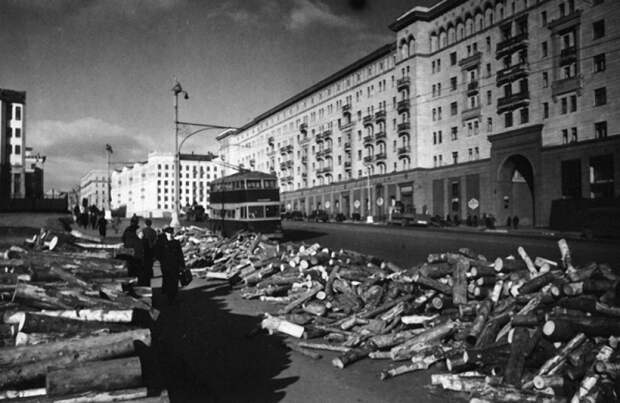 21 Москва. Ул. Горького. 1942.jpg 21 Москва. Ул. Горького. 1942.jpg