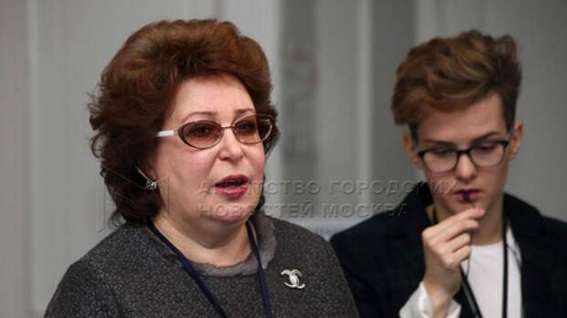 Вилла в Италии, дом в Венгрии: особенности работы директором школы в столице