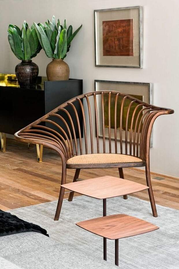 Симпатичный ажурный стул станет прекрасным украшением в интерьере дома.
