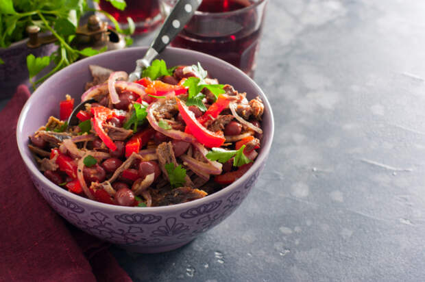 Салат Тбилиси. \ Фото: beszamel.se.pl. Салат Тбилиси. \ Фото: beszamel.se.pl.