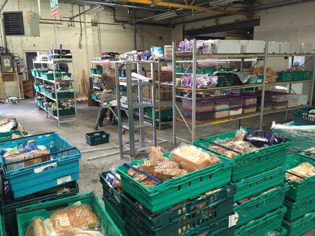 В Великобритании открылся первый супермаркет, где продаются продукты, выброшенные на помойку еда, магазин, отходы, продукты