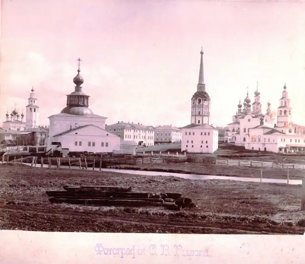 Вид на город с запада. Крестовоздвиженский собор, Соборная колокольня, Воскресенская церковь