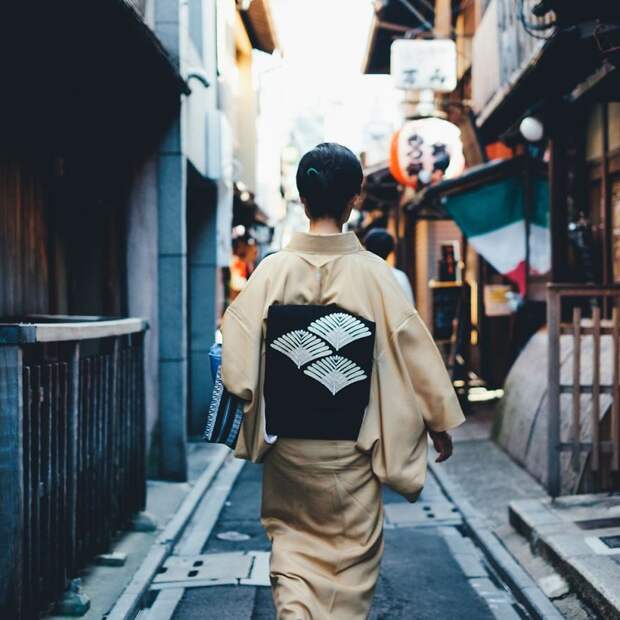 japan-street-photography-56-580888fde2576__880
