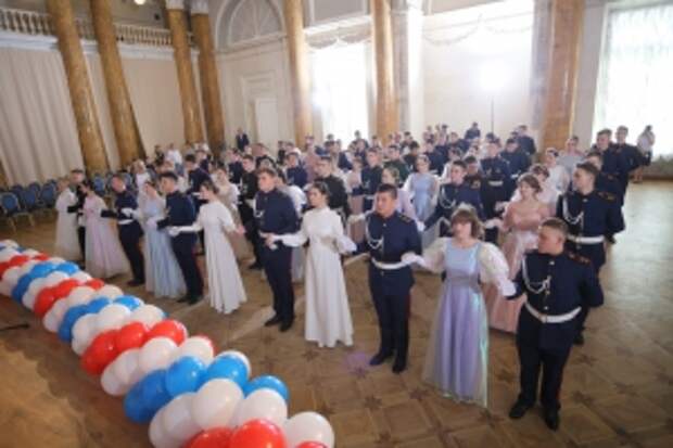 В Объединенном Санкт-Петербургском кадетском корпусе СК России состоялся бал, посвященный вручению аттестатов выпускникам 11-х классов