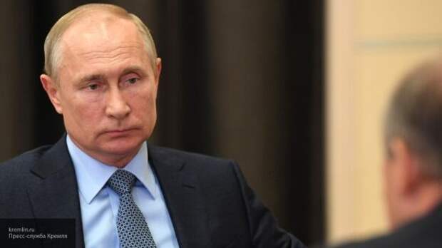 Путин на законодательном уровне утвердил трехдневное голосование в РФ Путин на законодательном уровне утвердил трехдневное голосование в РФ