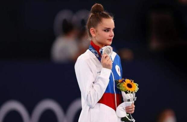 Дина Аверина, серебряный призёр ОИ 2020 (иллюстрация из открытых источников)
