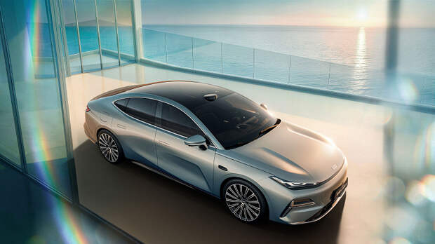 BYD и Toyota пора закрываться? Большой гибридный седан Geely Galaxy Star 8 Voyager с запасом хода 1700 км на баке бензина, вышел в предзаказ с ценой всего 143 тыс. юаней (1,75 млн рублей)