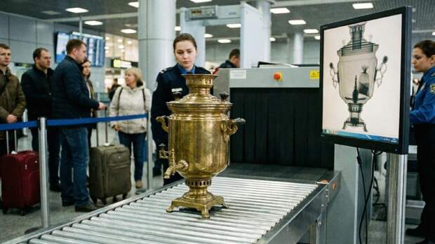 Гражданина Израиля с самоваром не пустили из России в Эстонию