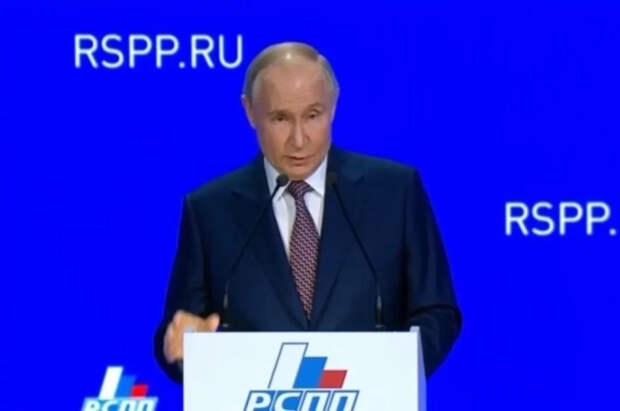 Путин пошутил, что слова Пескова о времени беседы с Трампом не надо слушать