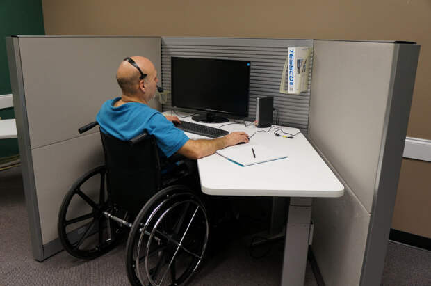 За трудоустройство людей с инвалидностью предложили освобождать от части налогов