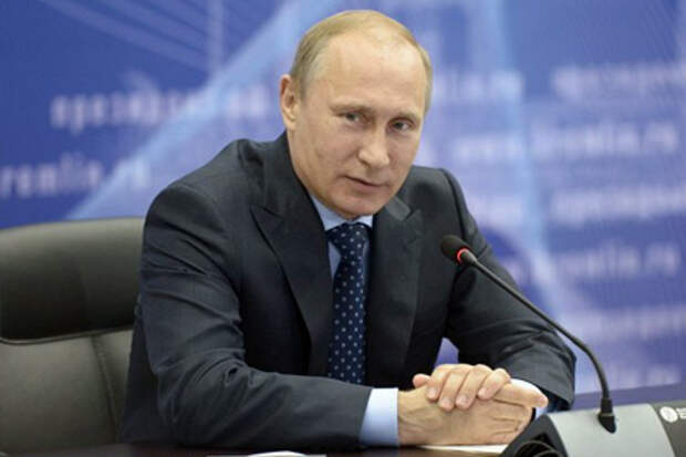 Путин подписал закон о возврате зимнего времени Путин подписал закон о возврате зимнего времени