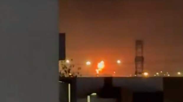 Пожар вспыхнул в порту Дубая из-за упавших обломков ракет Ирана