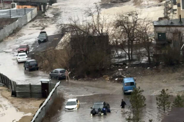 Жители назвали причиной подтоплений в Волгограде обслуживание дорог и ливневки