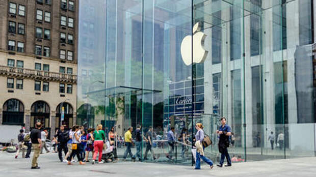 Фанаты Apple выстроились в очередь за новыми iPhone