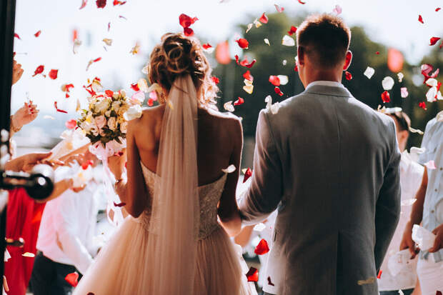 В Польше отменили слова "муж" и "жена" при оформлении брака