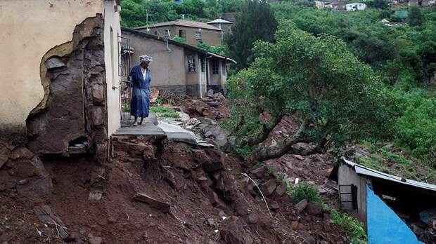 В ЮАР 12 человек погибли в результате наводнения