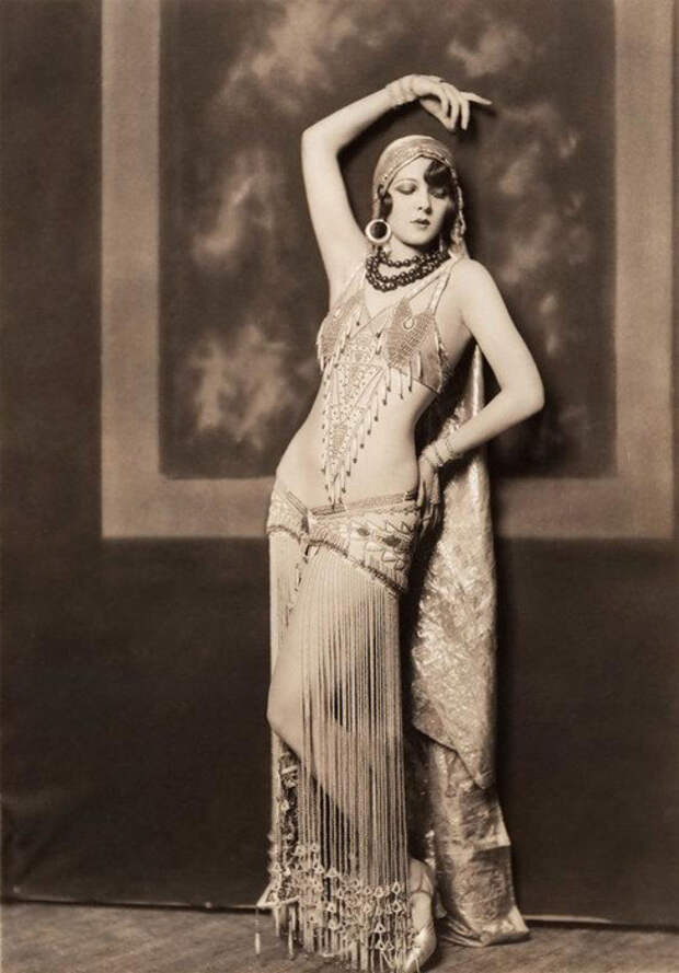 *Девушки Зигфильда* - фотографии в стиле ню 1920 года от Чейни Джонстона «Девушки Зигфильда» от Чейни Джонстона. Фотографии 1920 года в стиле ню