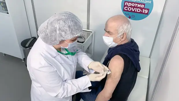 «Нейтрализует и британский штамм»: заместитель гендиректора центра «Вектор» — о вакцине «ЭпиВакКорона»